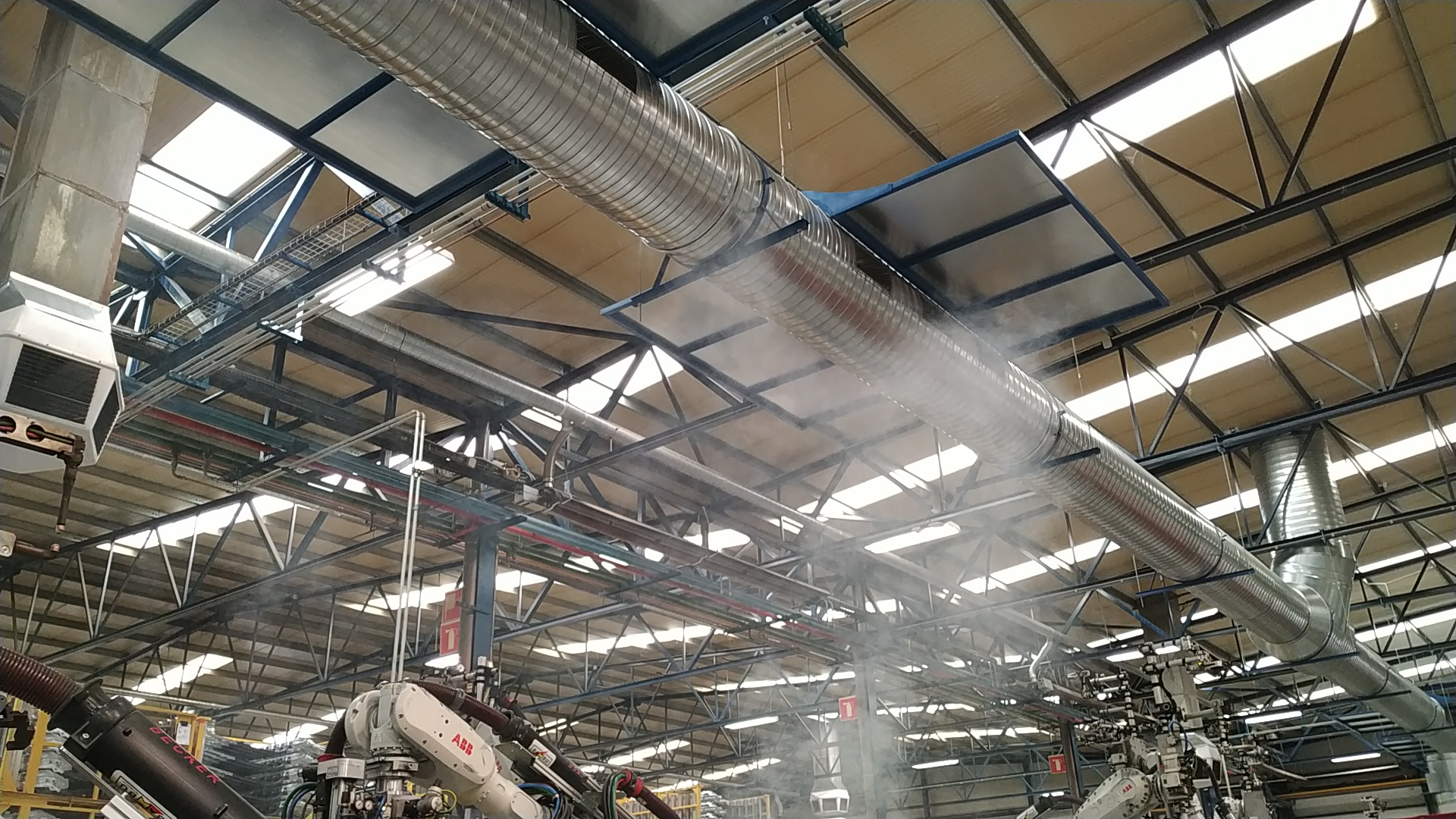 fabrica con tubos de filtracion industrial de humos