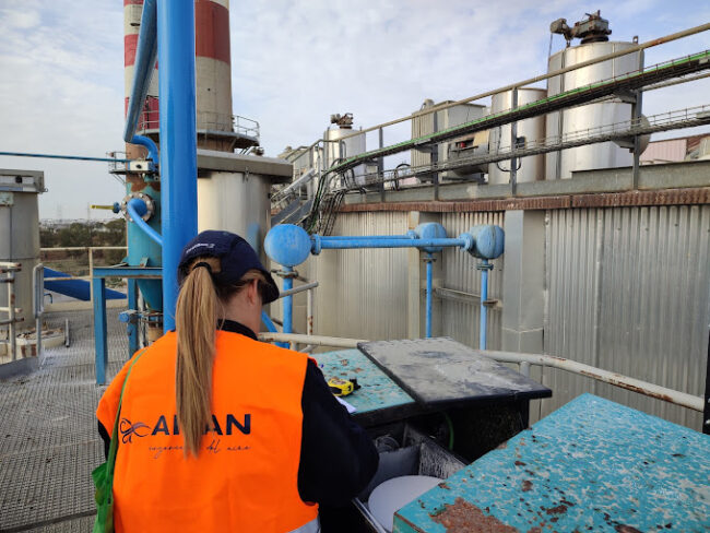 Ailan Filtracion industrial Tecnico de Ailan Filtracion industrial en una instalación